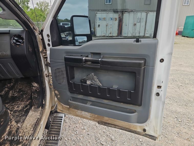 image for item EO7260 2014 Ford F250 Super Duty XL Crew Cab utility bed pickup truck