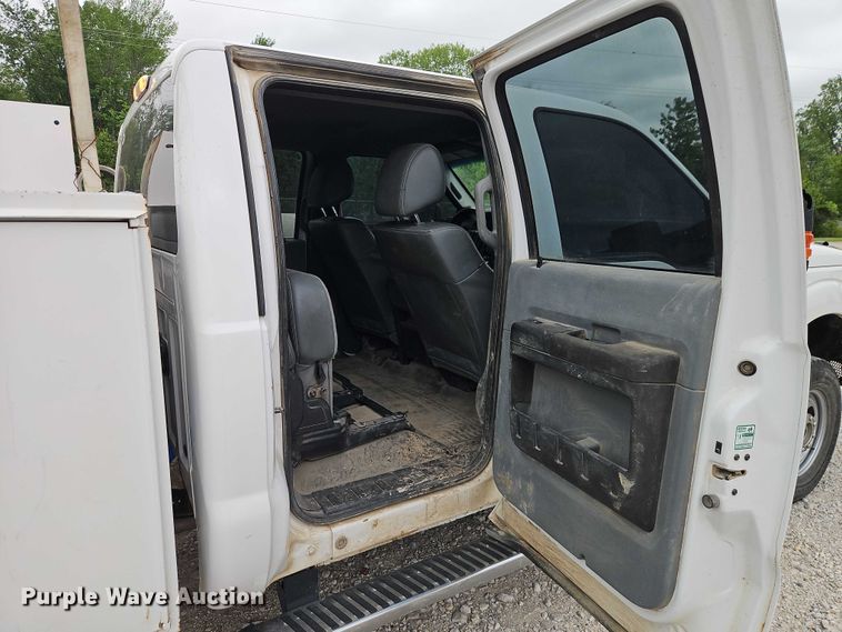 image for item EO7260 2014 Ford F250 Super Duty XL Crew Cab utility bed pickup truck