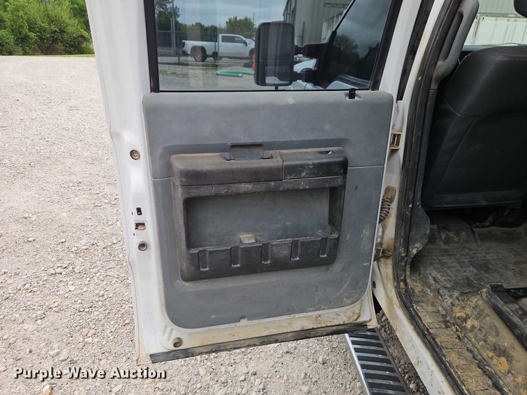 image for item EO7260 2014 Ford F250 Super Duty XL Crew Cab utility bed pickup truck