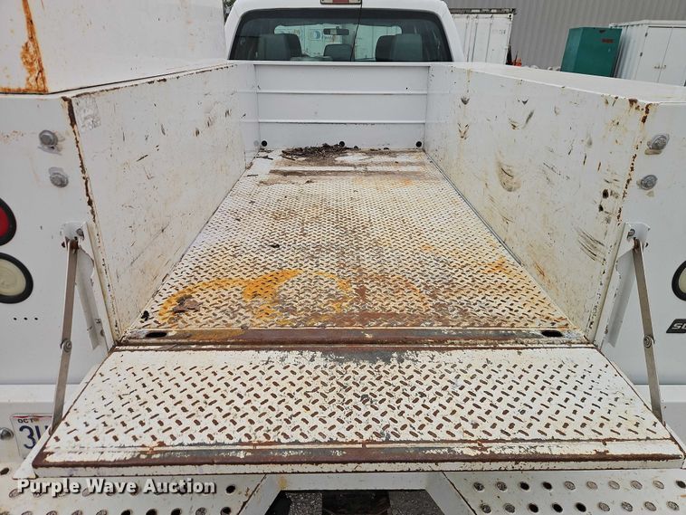 image for item EO7261 2012 Ford F250 Super Duty Crew Cab utility bed pickup truck