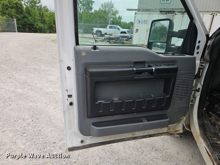 image for item EO7261 2012 Ford F250 Super Duty Crew Cab utility bed pickup truck