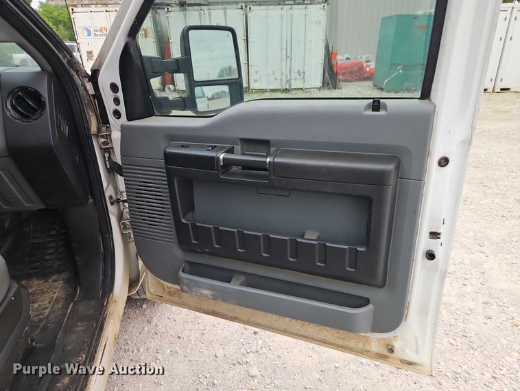 image for item EO7261 2012 Ford F250 Super Duty Crew Cab utility bed pickup truck