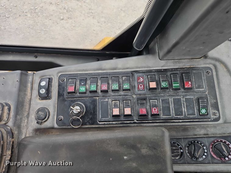 image for item EO7262 2015 John Deere 324K wheel loader