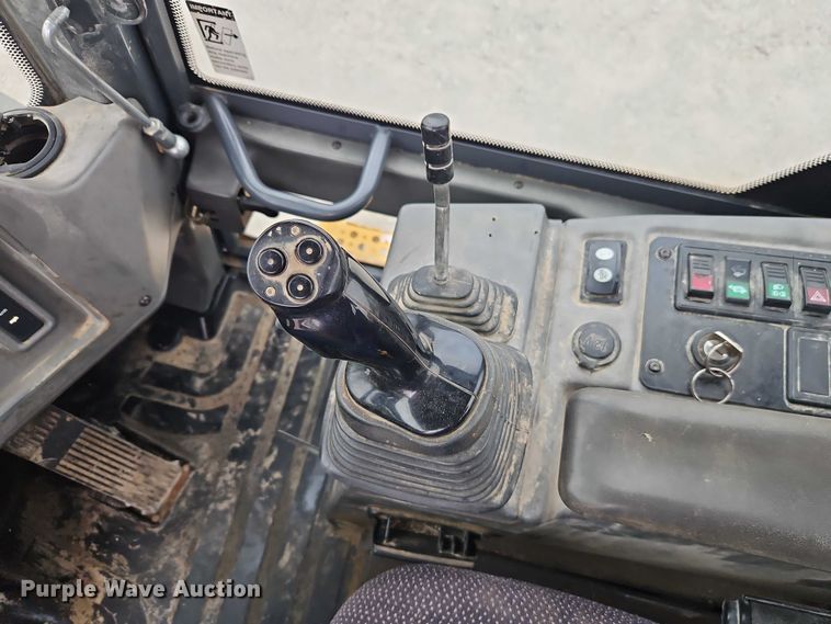 image for item EO7262 2015 John Deere 324K wheel loader