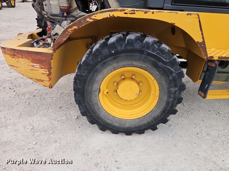 image for item EO7262 2015 John Deere 324K wheel loader