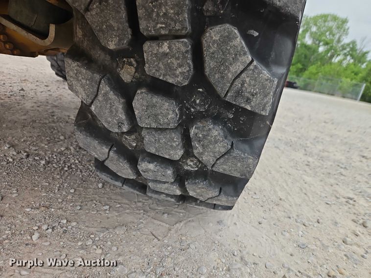 image for item EO7262 2015 John Deere 324K wheel loader