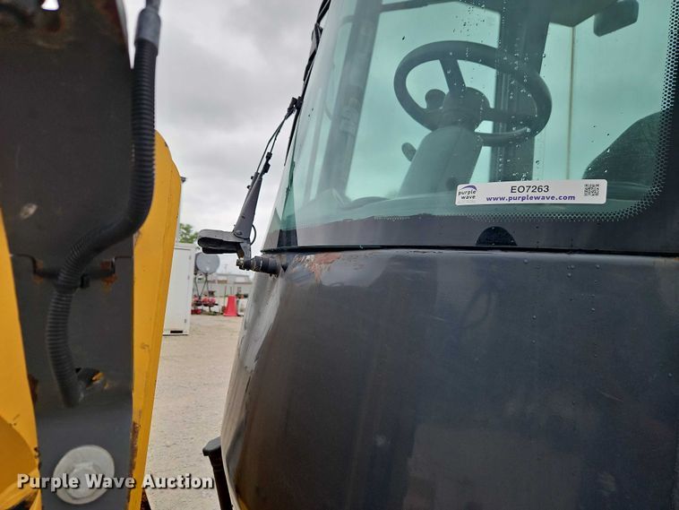 image for item EO7263 2016 John Deere 324K wheel loader