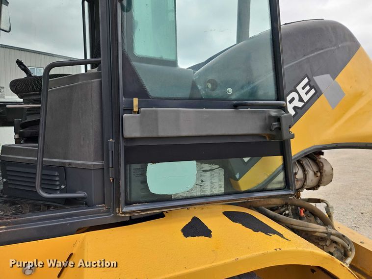 image for item EO7263 2016 John Deere 324K wheel loader
