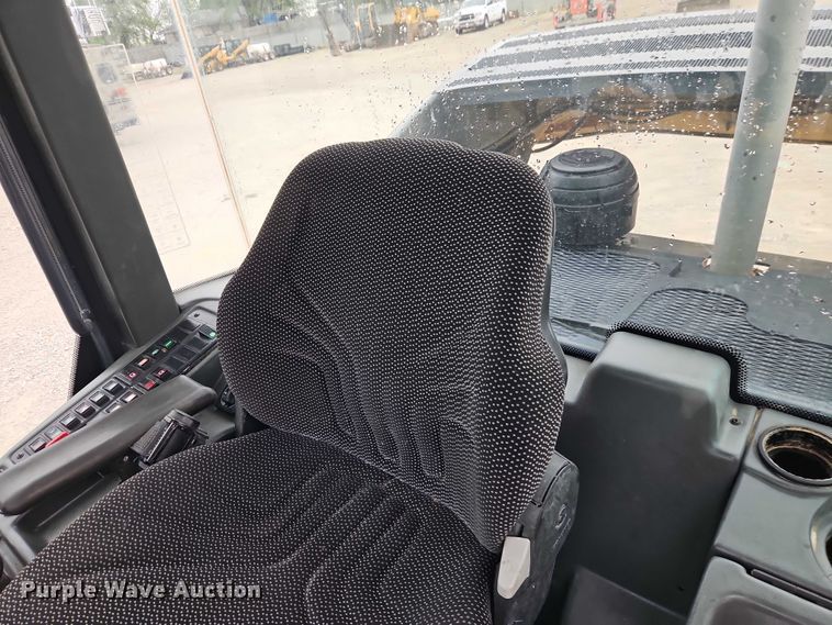 image for item EO7263 2016 John Deere 324K wheel loader