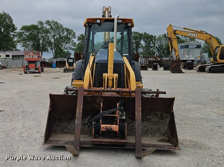 image for item EO7264 2001 John Deere 410G backhoe