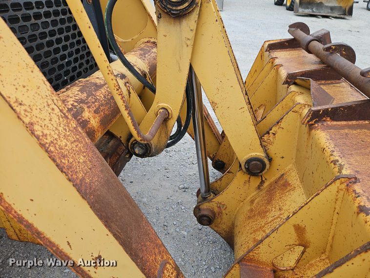 image for item EO7264 2001 John Deere 410G backhoe