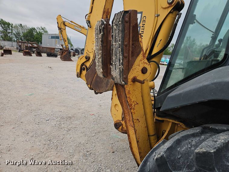 image for item EO7264 2001 John Deere 410G backhoe