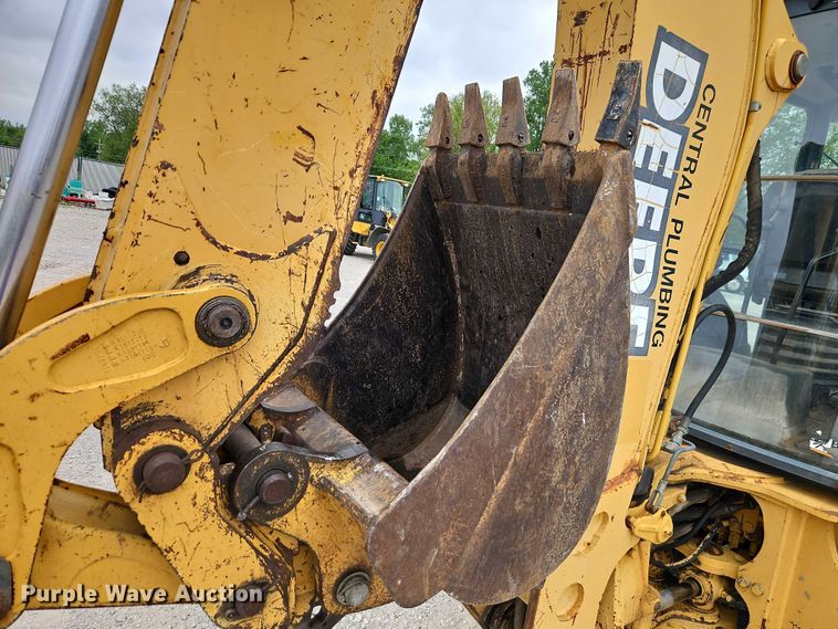 image for item EO7264 2001 John Deere 410G backhoe