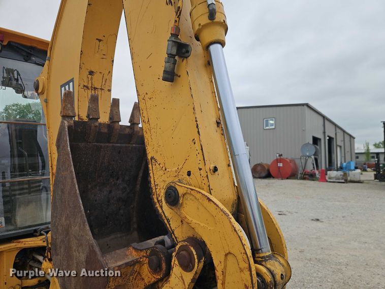 image for item EO7264 2001 John Deere 410G backhoe
