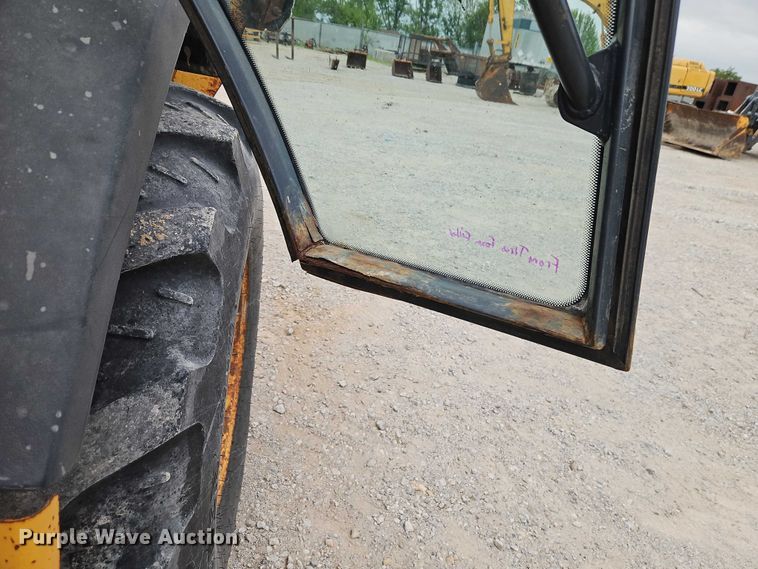 image for item EO7264 2001 John Deere 410G backhoe