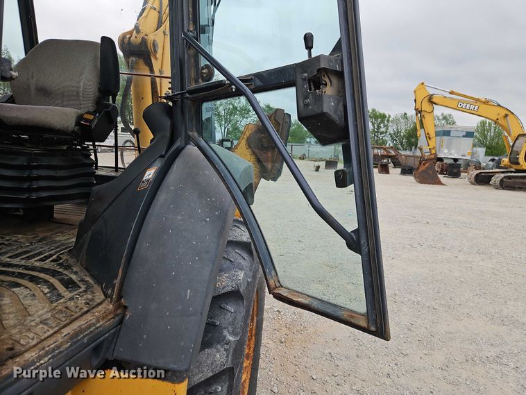 image for item EO7264 2001 John Deere 410G backhoe