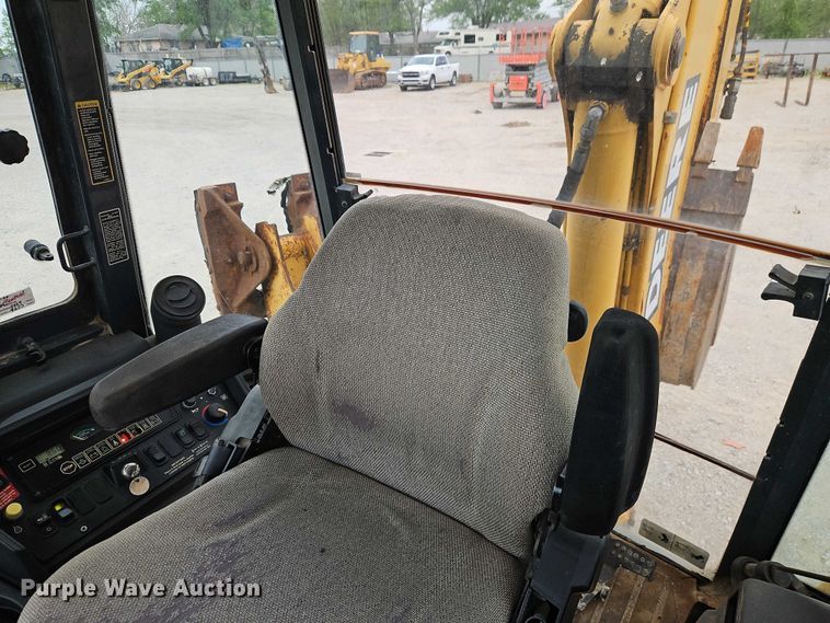 image for item EO7264 2001 John Deere 410G backhoe