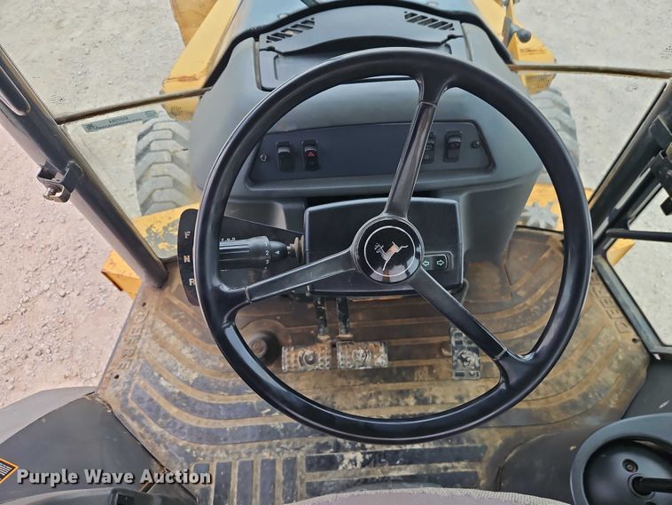 image for item EO7264 2001 John Deere 410G backhoe