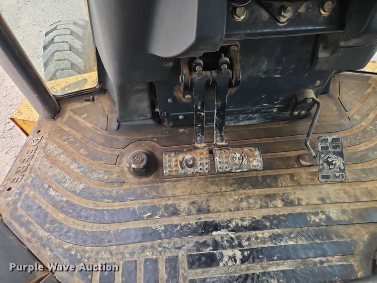 image for item EO7264 2001 John Deere 410G backhoe