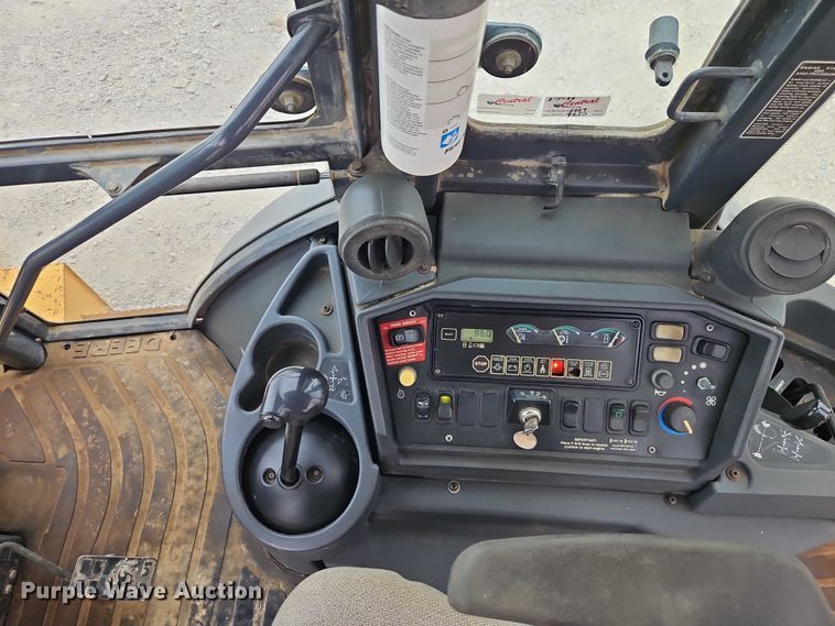 image for item EO7264 2001 John Deere 410G backhoe