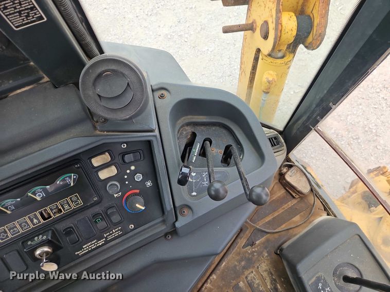 image for item EO7264 2001 John Deere 410G backhoe