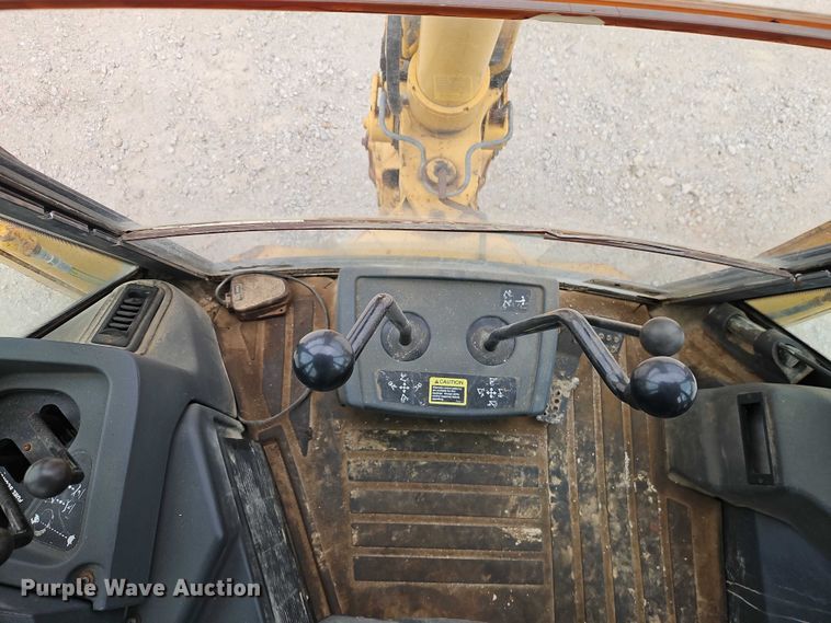image for item EO7264 2001 John Deere 410G backhoe