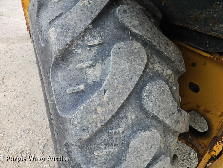 image for item EO7264 2001 John Deere 410G backhoe