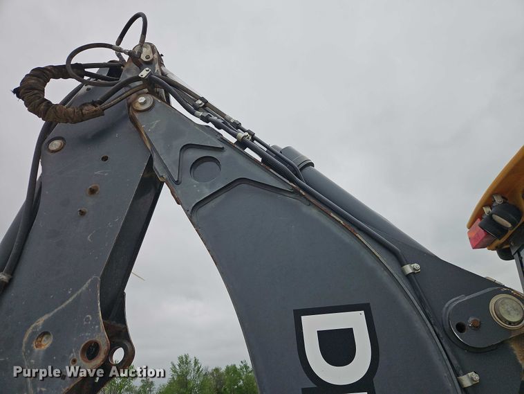 image for item EO7265 2013 John Deere 410K backhoe
