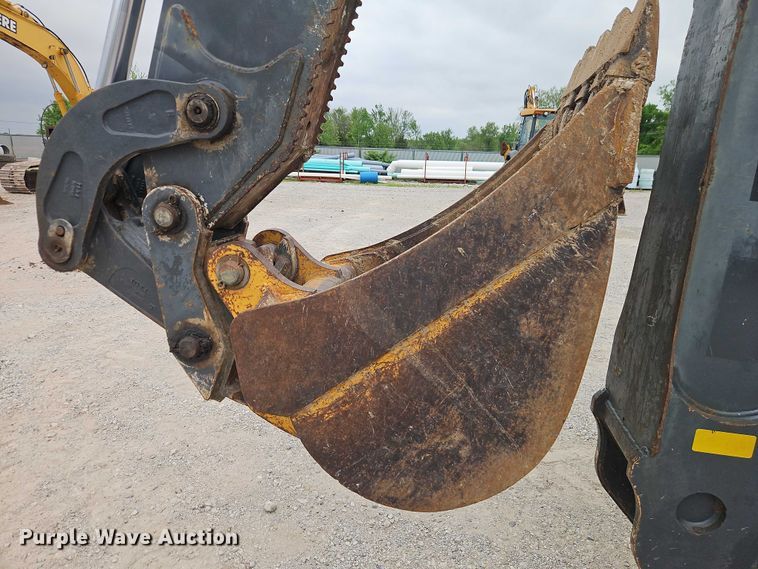 image for item EO7265 2013 John Deere 410K backhoe
