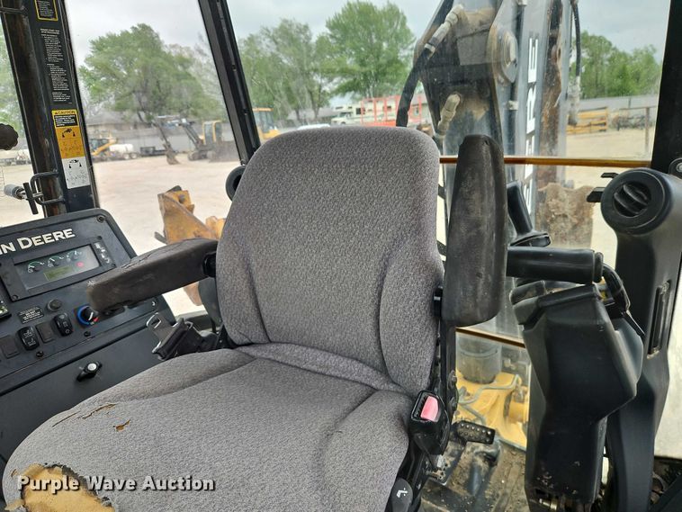 image for item EO7265 2013 John Deere 410K backhoe