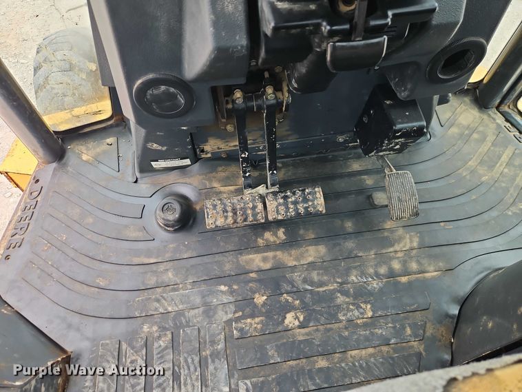 image for item EO7265 2013 John Deere 410K backhoe