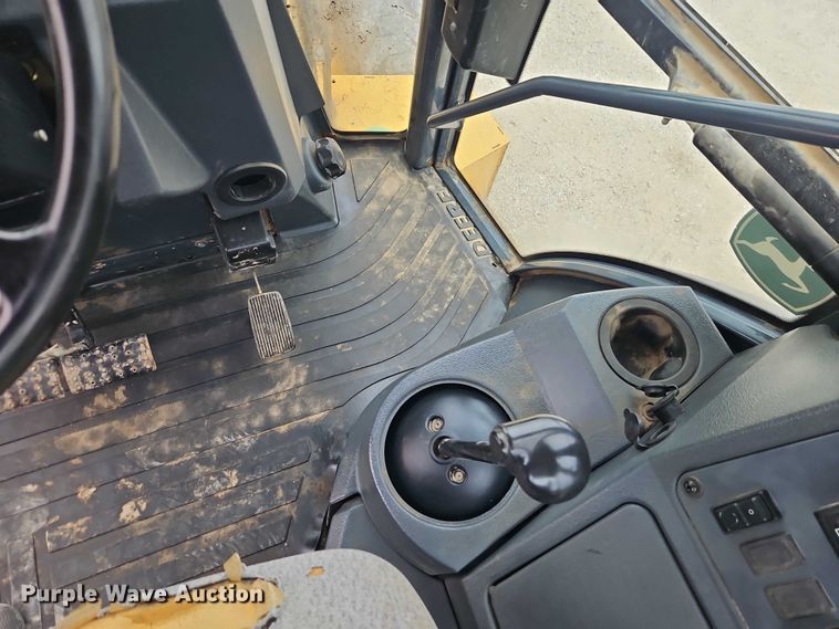 image for item EO7265 2013 John Deere 410K backhoe