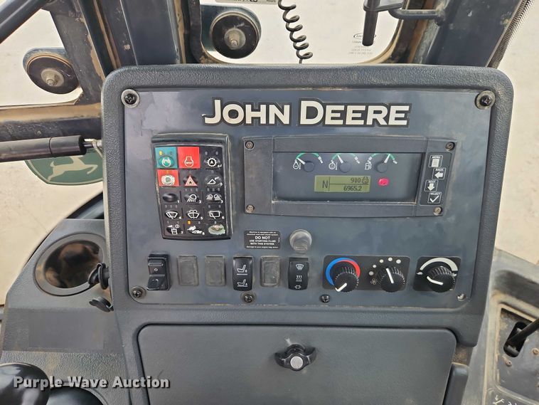 image for item EO7265 2013 John Deere 410K backhoe