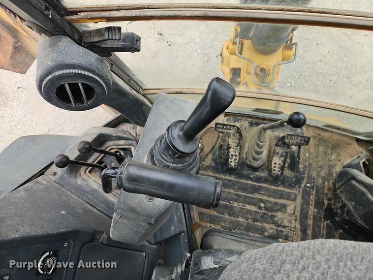 image for item EO7265 2013 John Deere 410K backhoe