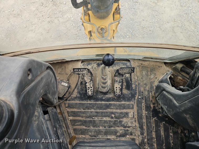 image for item EO7265 2013 John Deere 410K backhoe
