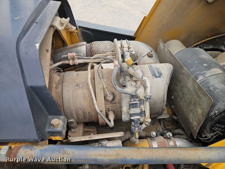 image for item EO7265 2013 John Deere 410K backhoe