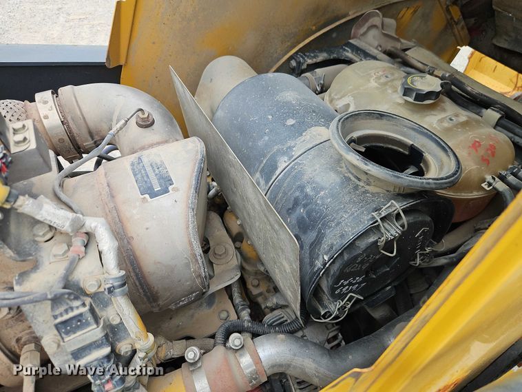 image for item EO7265 2013 John Deere 410K backhoe