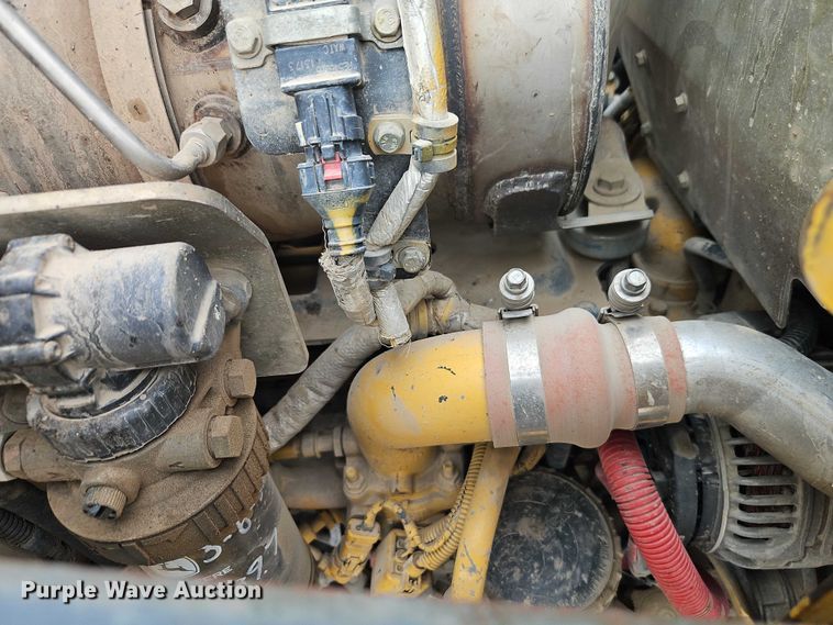image for item EO7265 2013 John Deere 410K backhoe