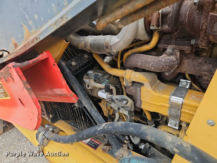 image for item EO7265 2013 John Deere 410K backhoe