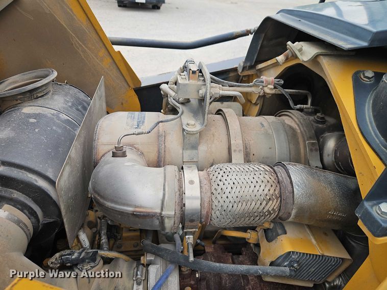 image for item EO7265 2013 John Deere 410K backhoe
