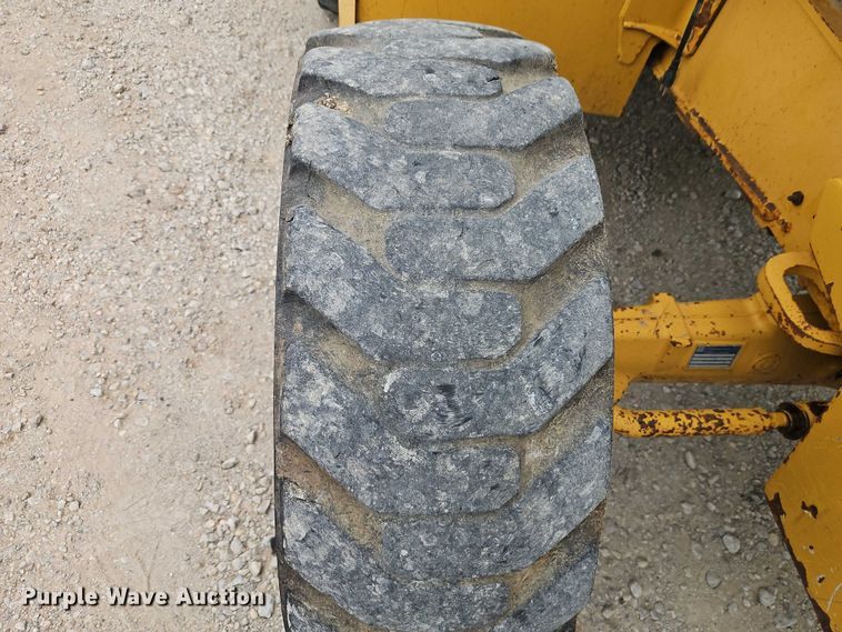 image for item EO7265 2013 John Deere 410K backhoe