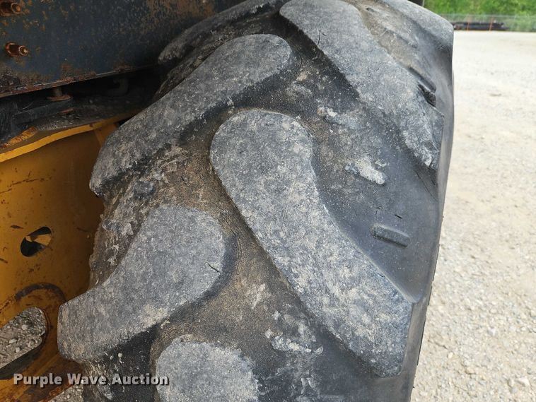 image for item EO7265 2013 John Deere 410K backhoe