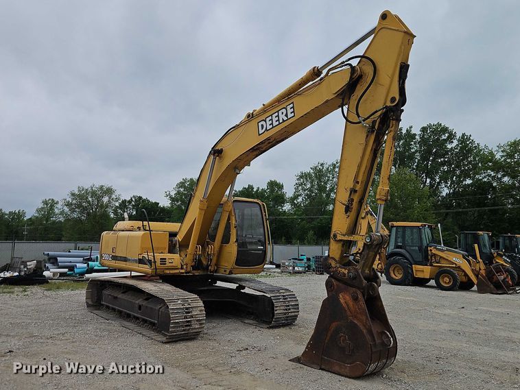 image for item EO7266 1998 John Deere 200LC excavator