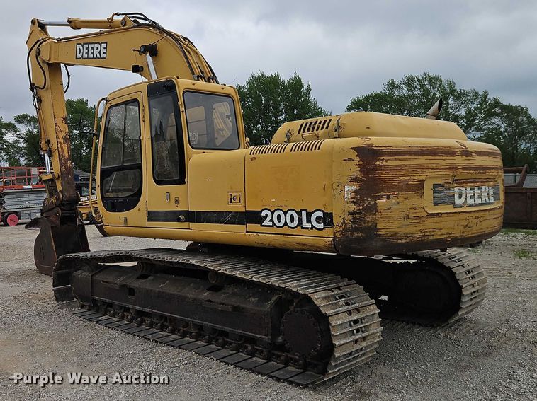 image for item EO7266 1998 John Deere 200LC excavator