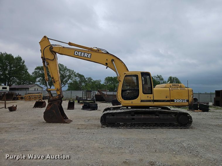 image for item EO7266 1998 John Deere 200LC excavator