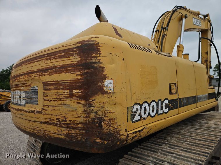 image for item EO7266 1998 John Deere 200LC excavator