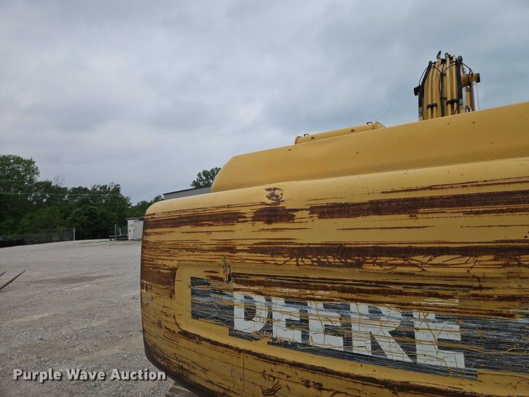 image for item EO7266 1998 John Deere 200LC excavator
