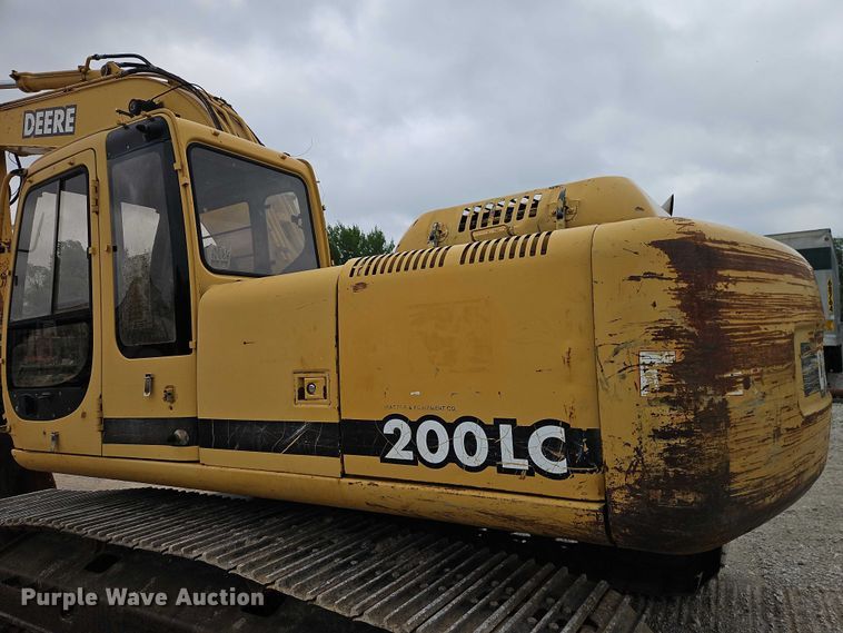 image for item EO7266 1998 John Deere 200LC excavator