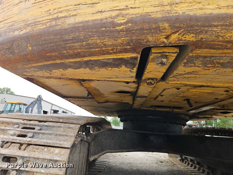 image for item EO7266 1998 John Deere 200LC excavator
