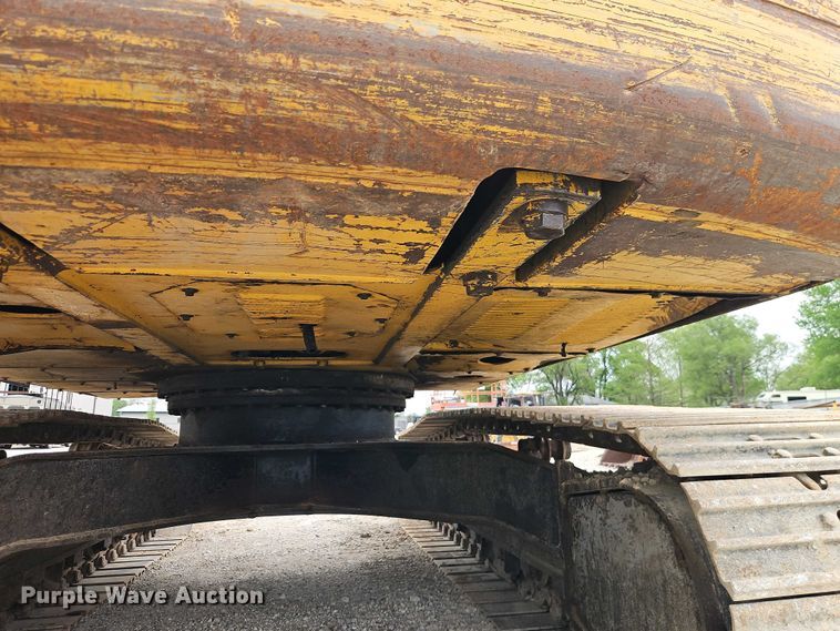 image for item EO7266 1998 John Deere 200LC excavator